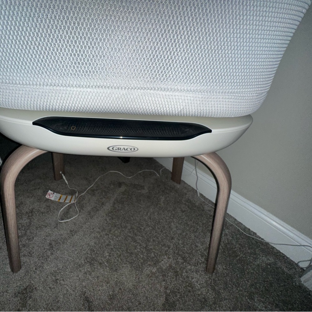 Graco SmartSense Soothing
Baby Bassinet - Luna